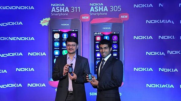 Mr. Viral Oza, Nokia India and F1 racer Mr. Karun Chandhok at the press conference, launching Nokia Asha 311